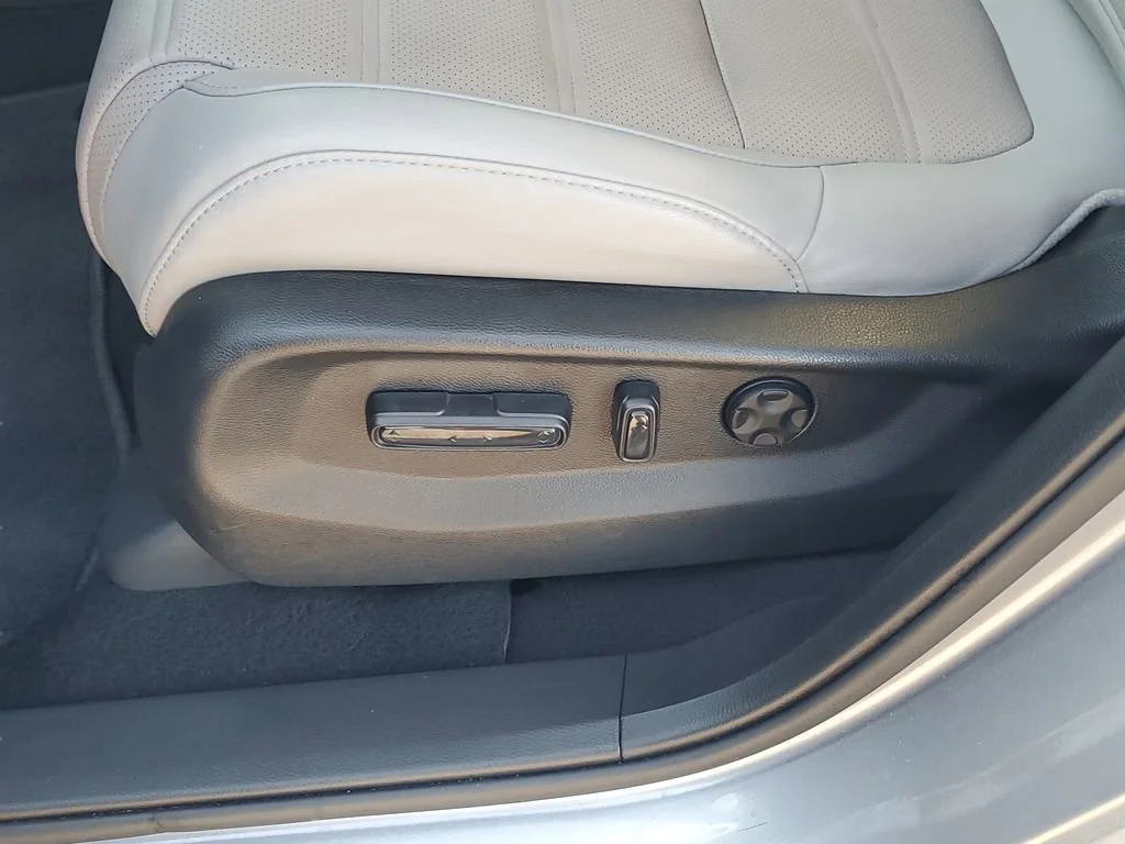 Used 2022 Silver Honda Touring image 16