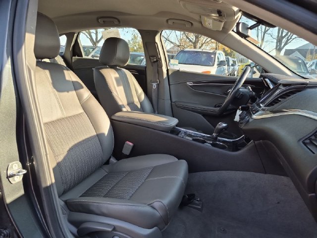 Used 2015 Gray Chevrolet LT image 28