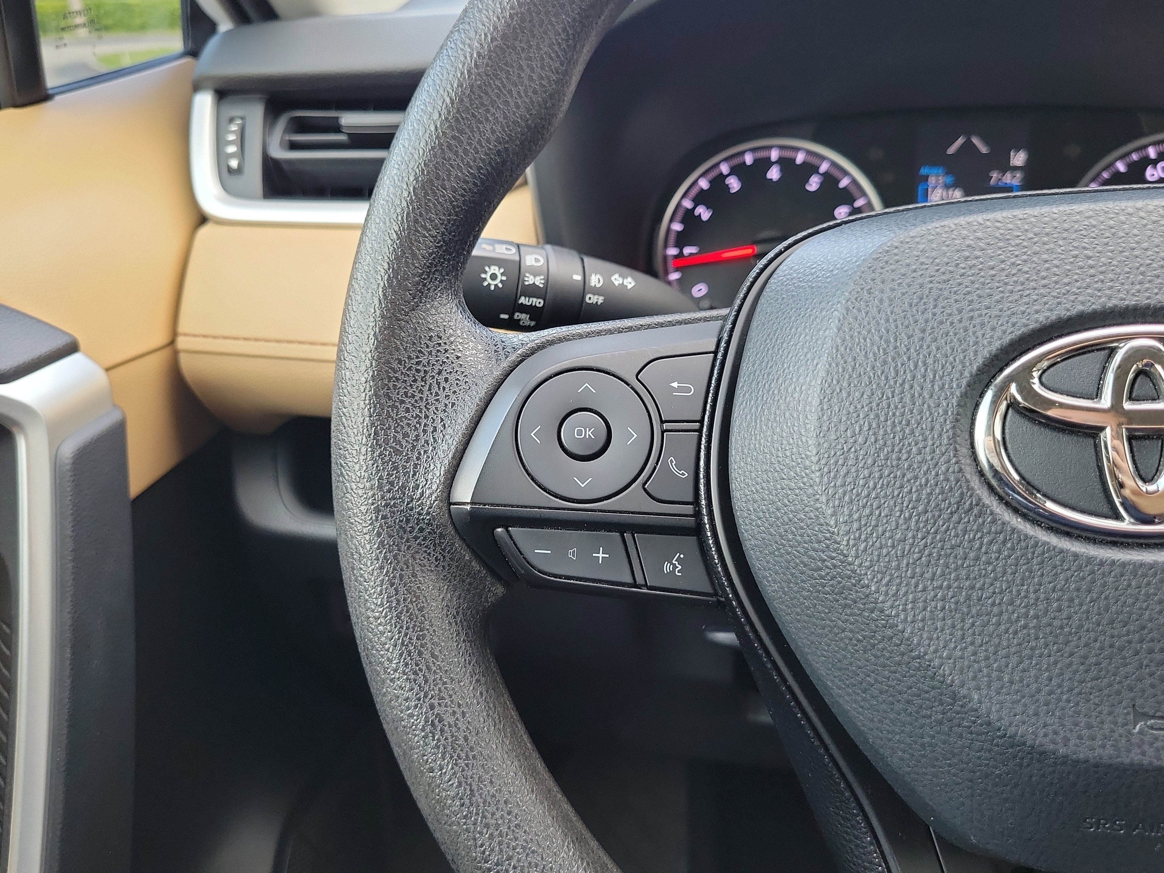Used 2021 Super White Toyota XLE image 15