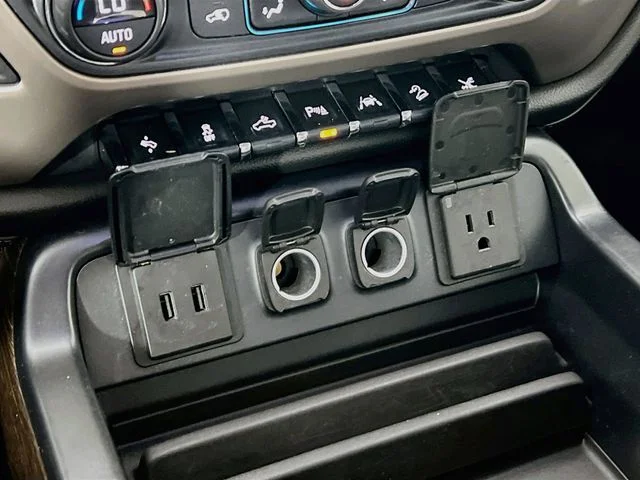 Used 2018 Silver GMC Denali image 20