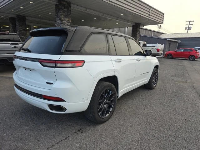 Used 2025 Bright White Clearcoat Jeep Summit image 3