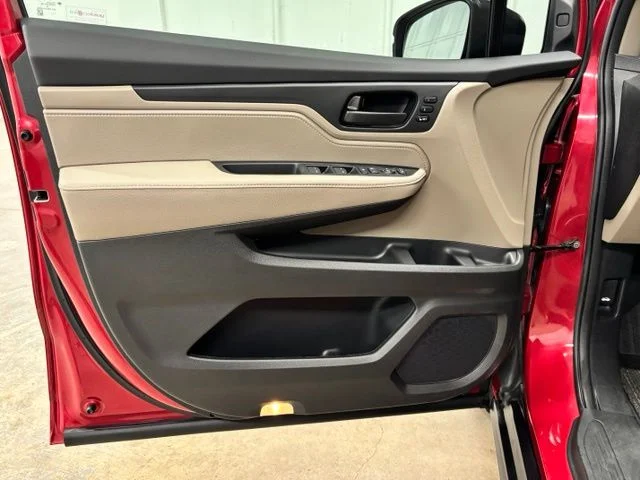 Used 2024 Red Honda EX-L image 17