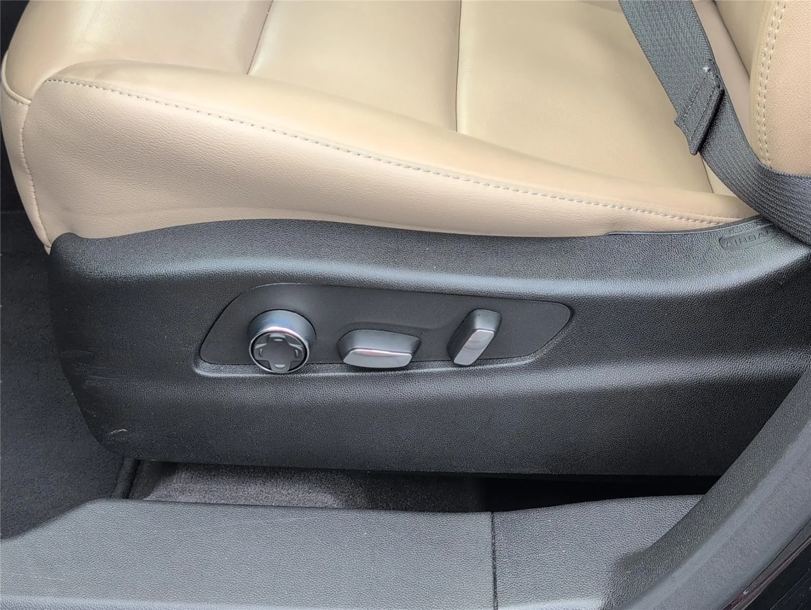 Used 2025 Stellar Black Metallic Cadillac FWD Premium Luxury image 13