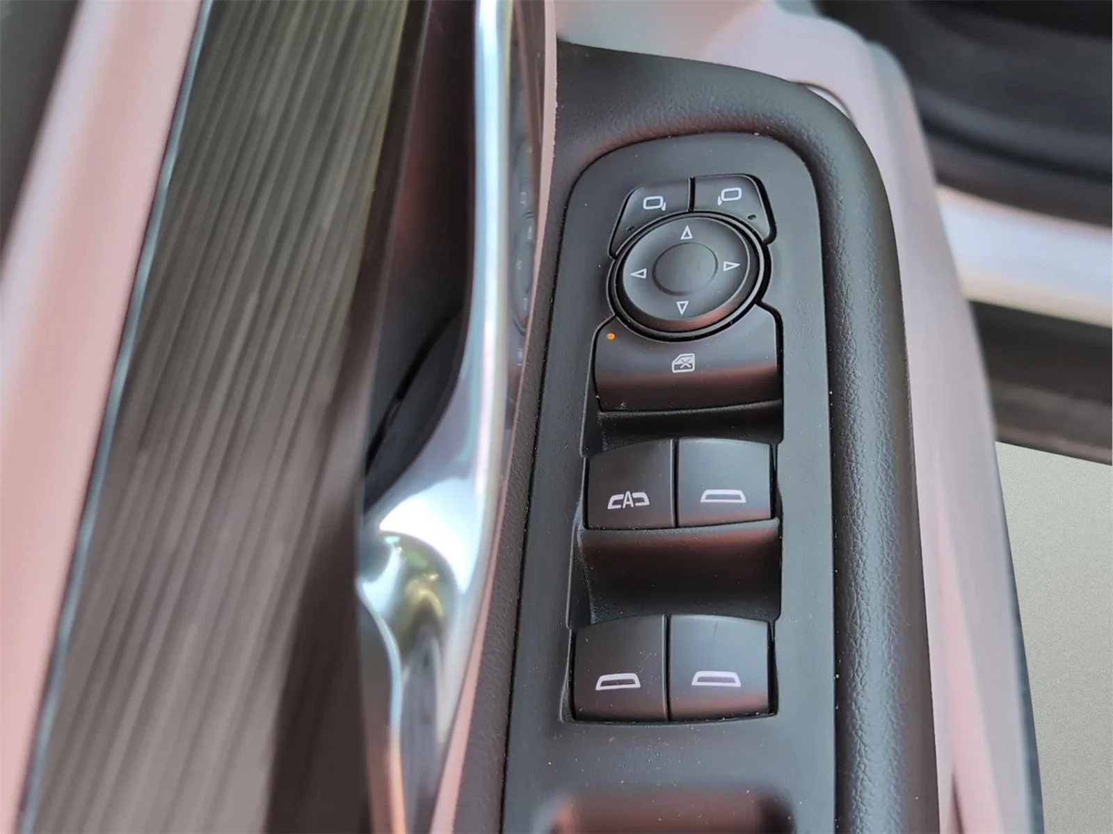 Used 2022 Summit White GMC SLE image 16