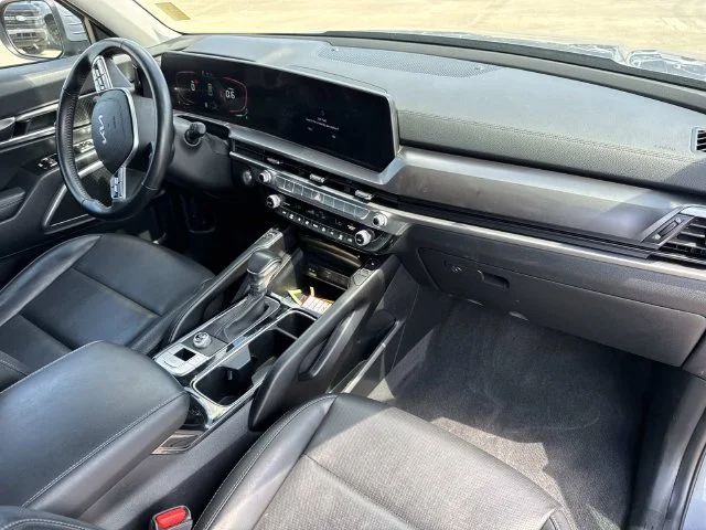 Used 2025 Silver Kia S image 37