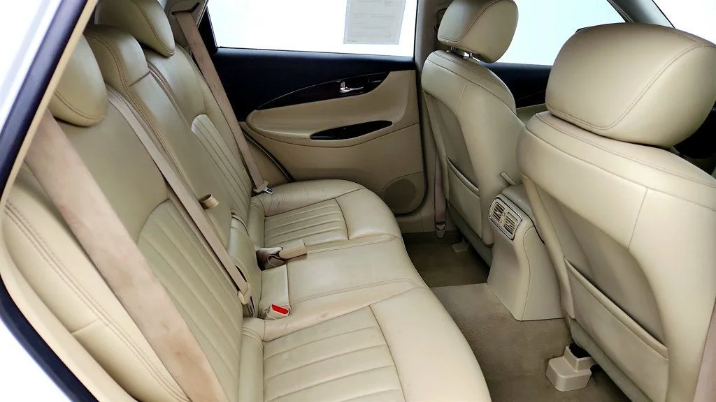 Used 2016 Majestic White INFINITI RWD 4dr w/ Premium Plus & Premium Pkgs + Illuminated Kick Plates image 24