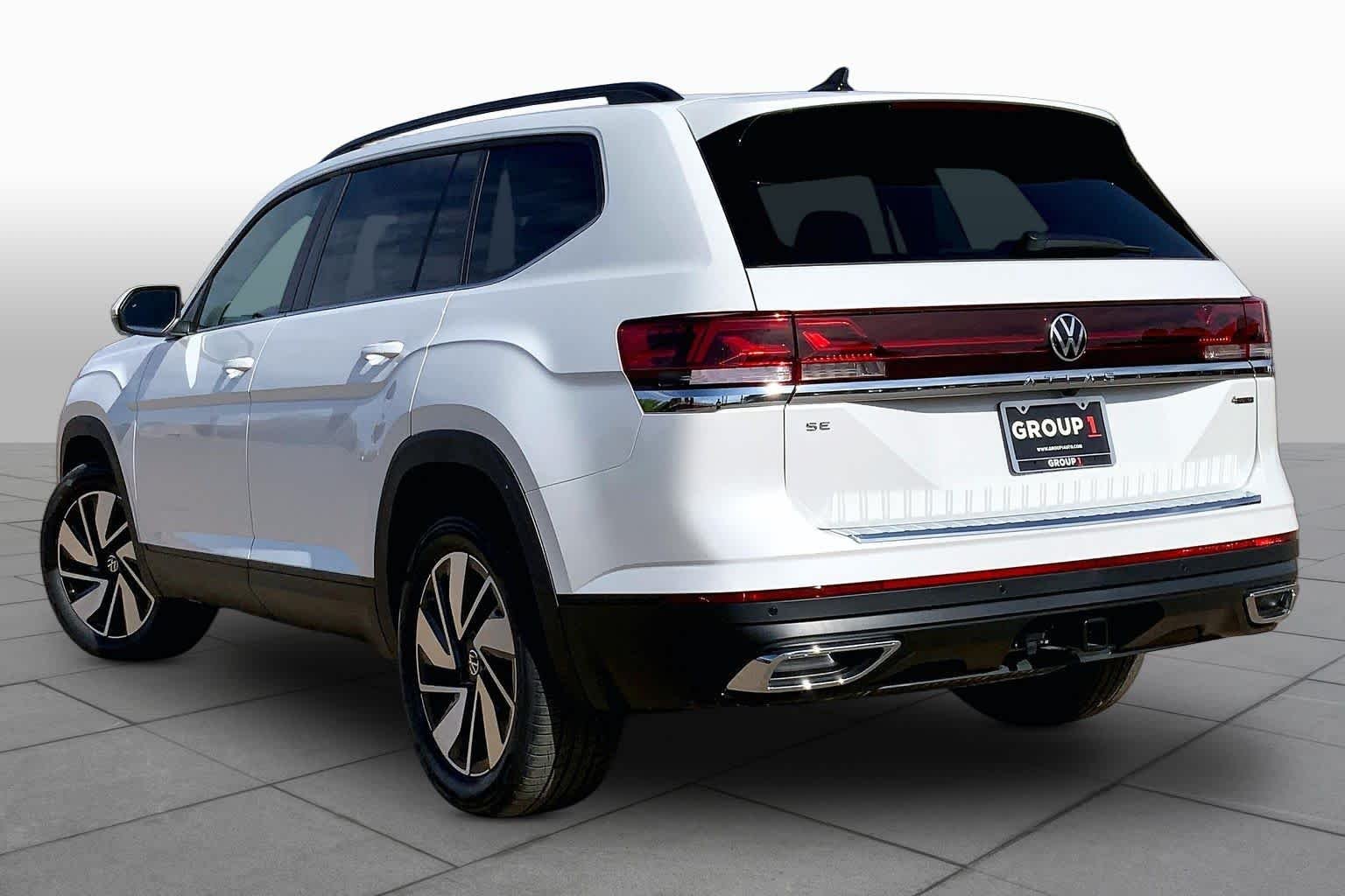 New 2026 Opal White Pearl Volkswagen 2.0T SE w/Technology image 11