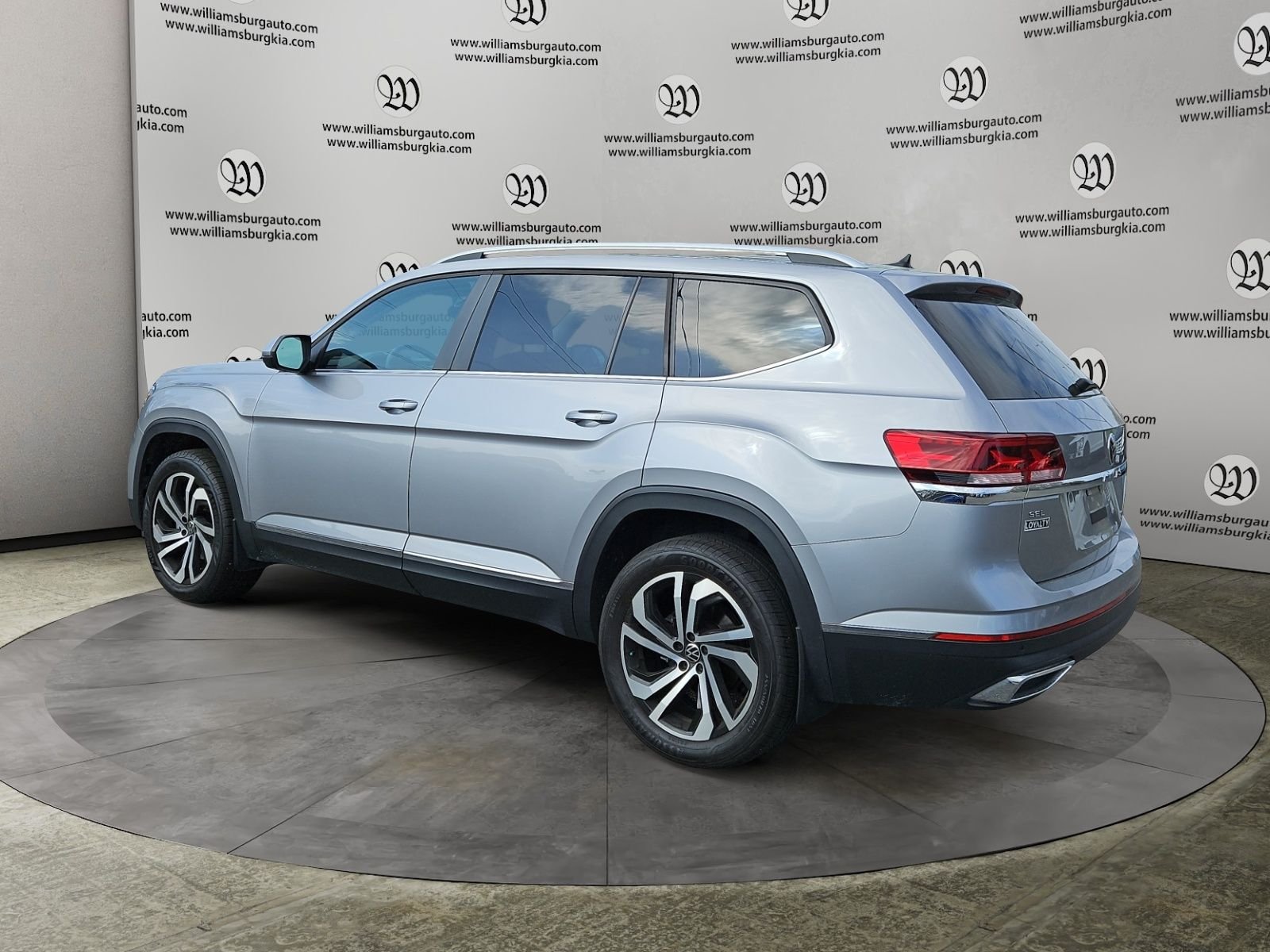 Used 2023 Silver Volkswagen 2.0T SEL image 3