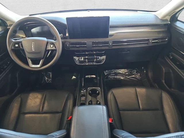 Used 2024 Gray Metallic Lincoln Premiere image 9