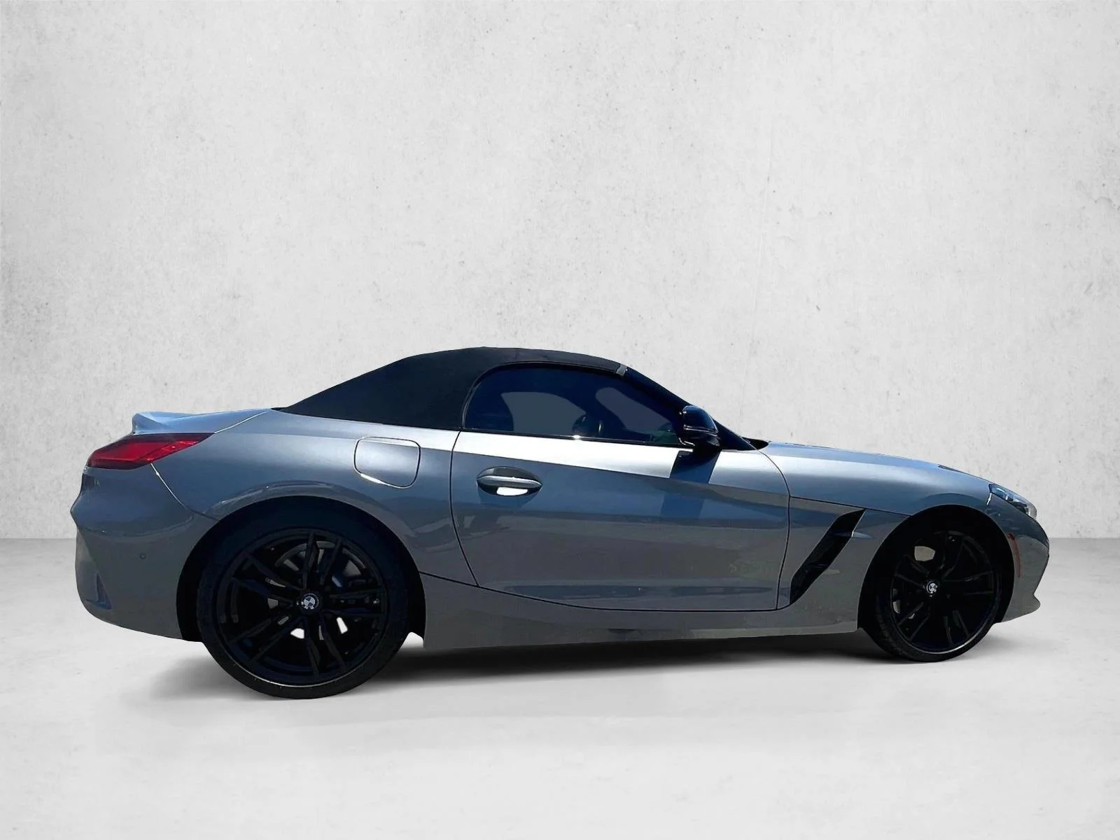 Used 2023 Skyscraper Grey Metallic BMW sDrive30i image 5