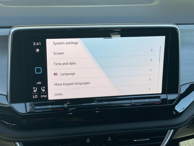 New 2026 White/off-white Volkswagen SE image 12