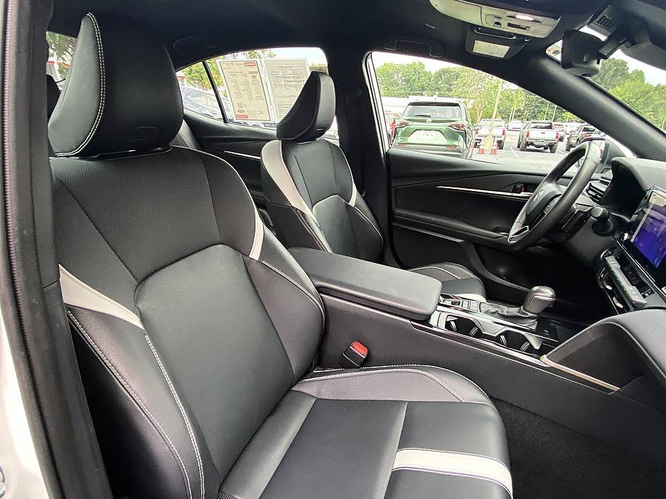 Used 2025 Ice Cap Toyota SE image 22