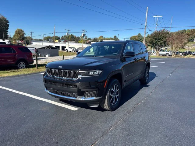 New 2027 High-Gloss Black Paint Jeep Laredo X image 3
