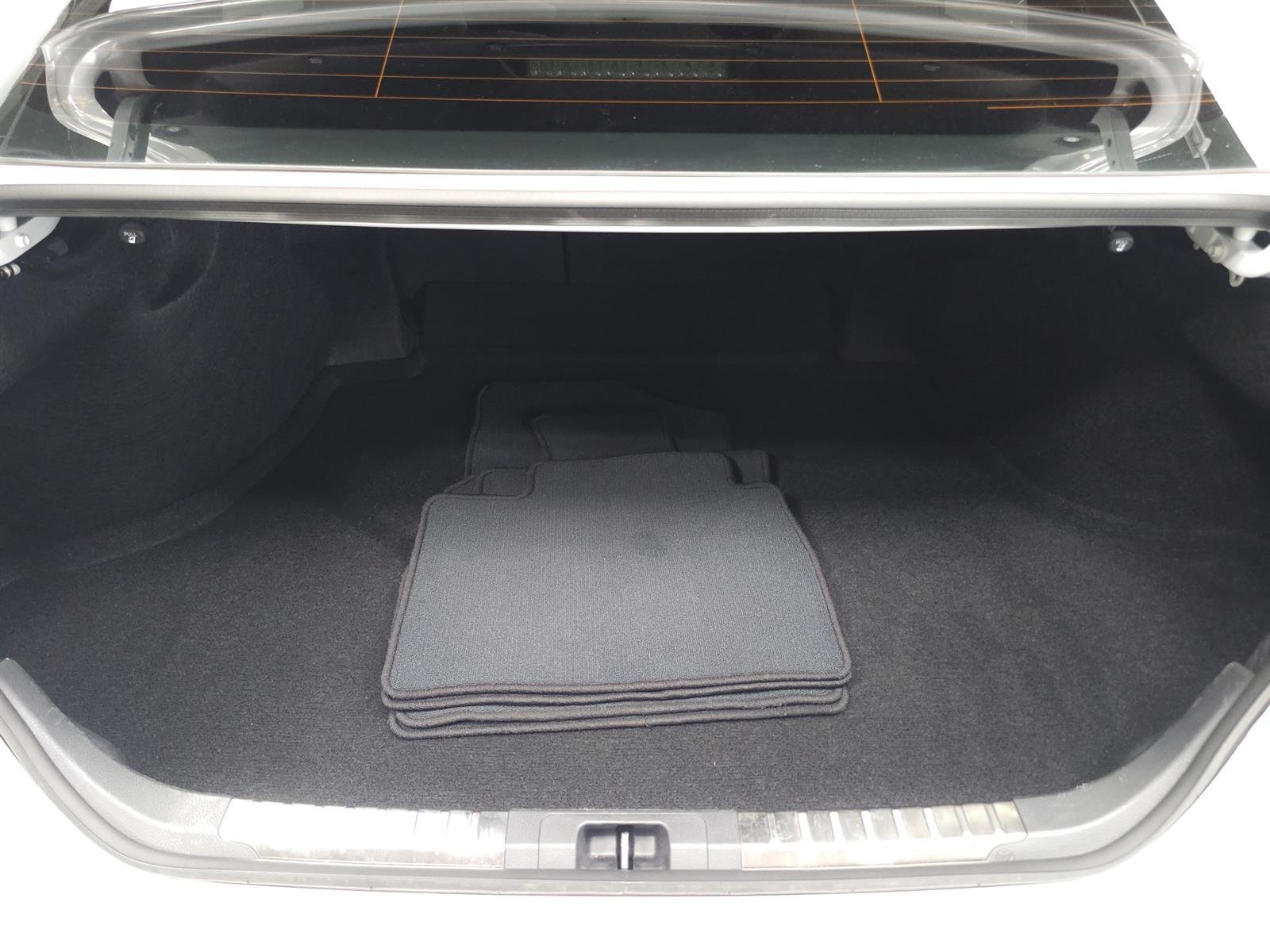 2025 Toyota Camry SE - Photo 10