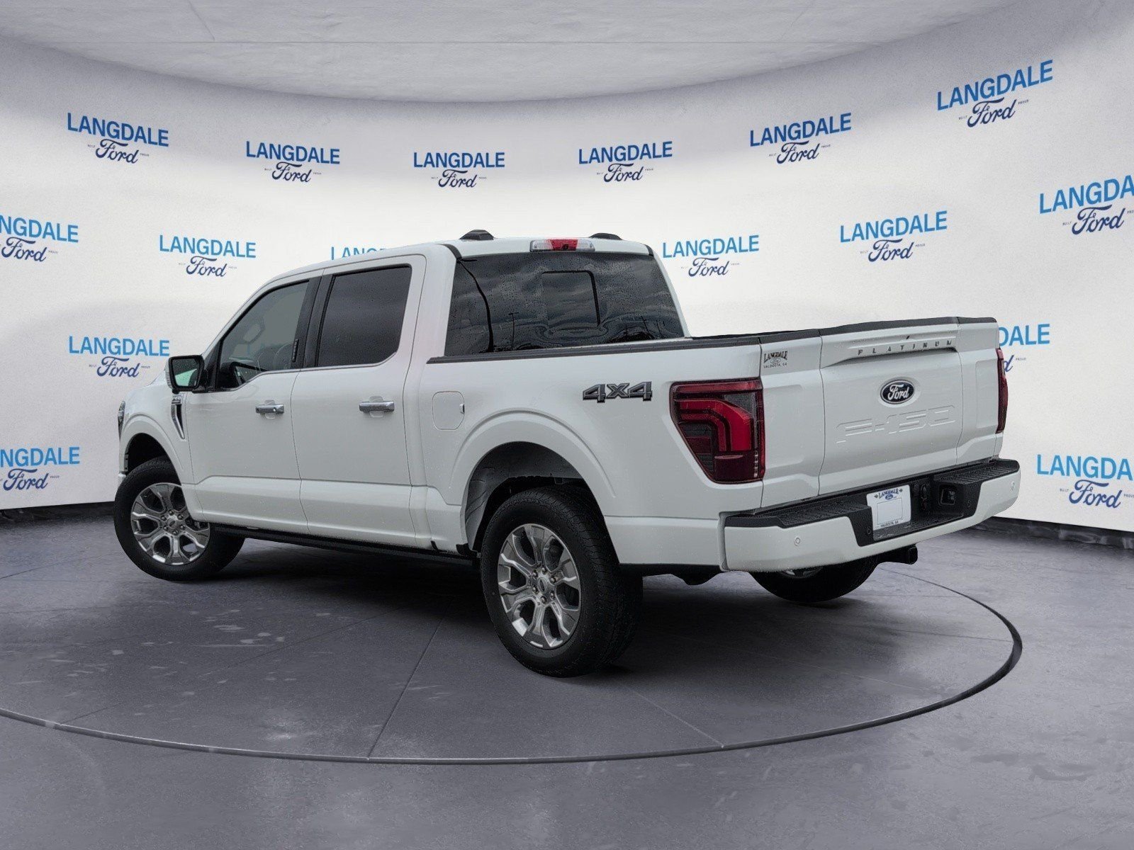 New 2026 Star White Metallic Tri-Coat Ford Platinum image 9