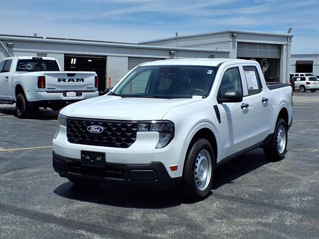 Used 2025 Ford Maverick XL with VIN 3FTTW8BA0SRA24057 for sale in Kansas City