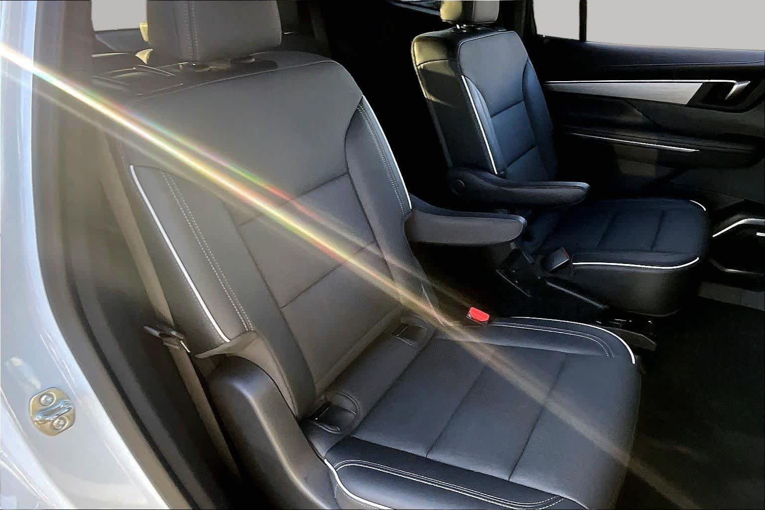 Used 2025 Summit White Buick Preferred image 20