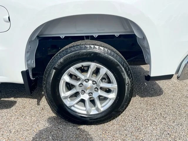 Used 2025 Summit White Chevrolet LT image 10