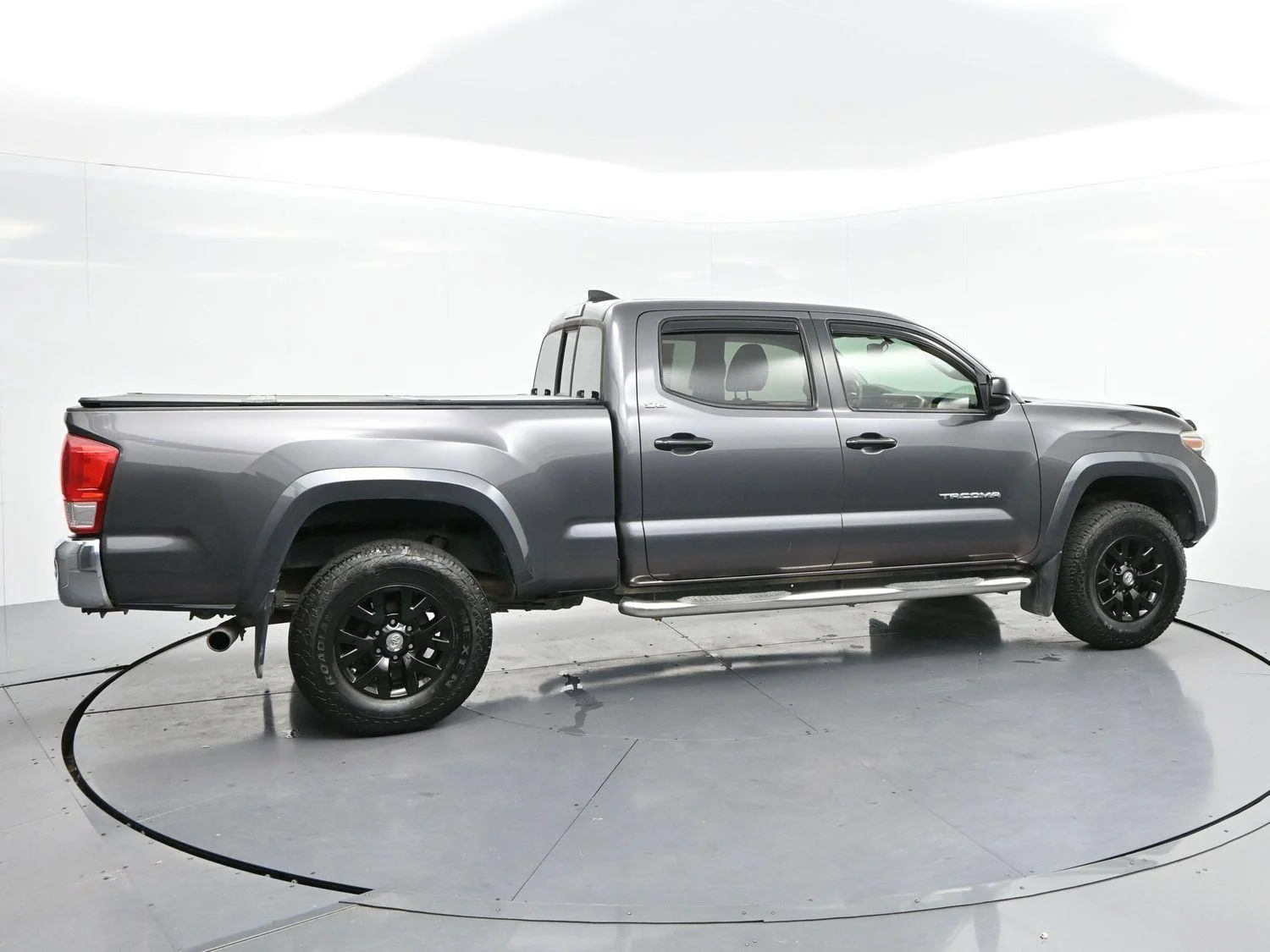 Used 2017 Magnetite Gray Metallic Toyota SR5 image 8