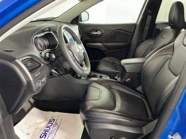 Certified Used 2022 Blue Jeep Latitude Lux image 15