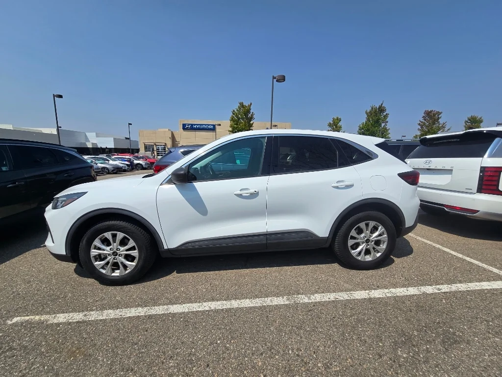 Used 2023 Oxford White Ford Active image 12