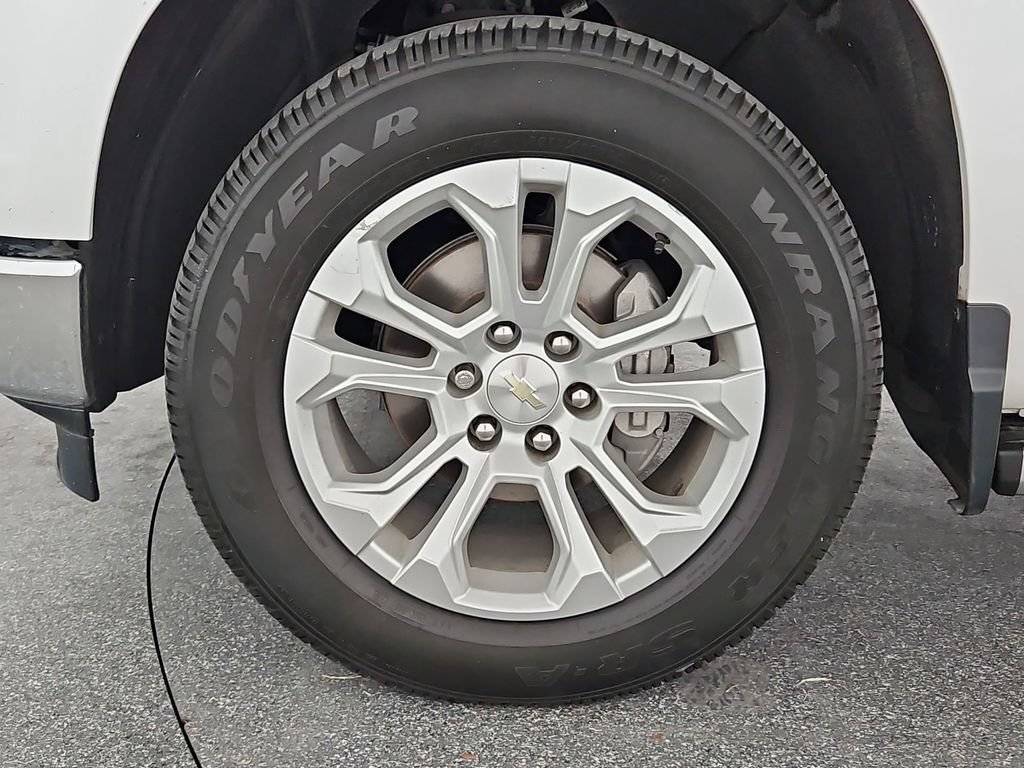 Used 2023 Iridescent Pearl Tricoat Chevrolet LTZ image 39