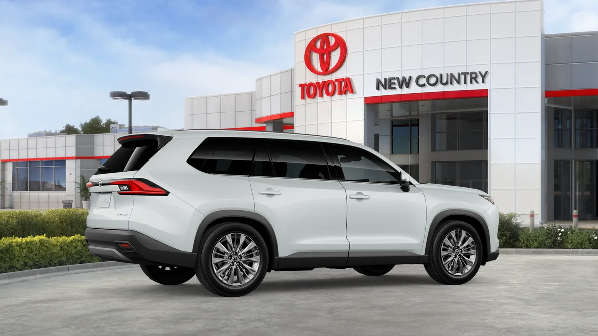 New 2026 Wind Chill Pearl Toyota Platinum image 11