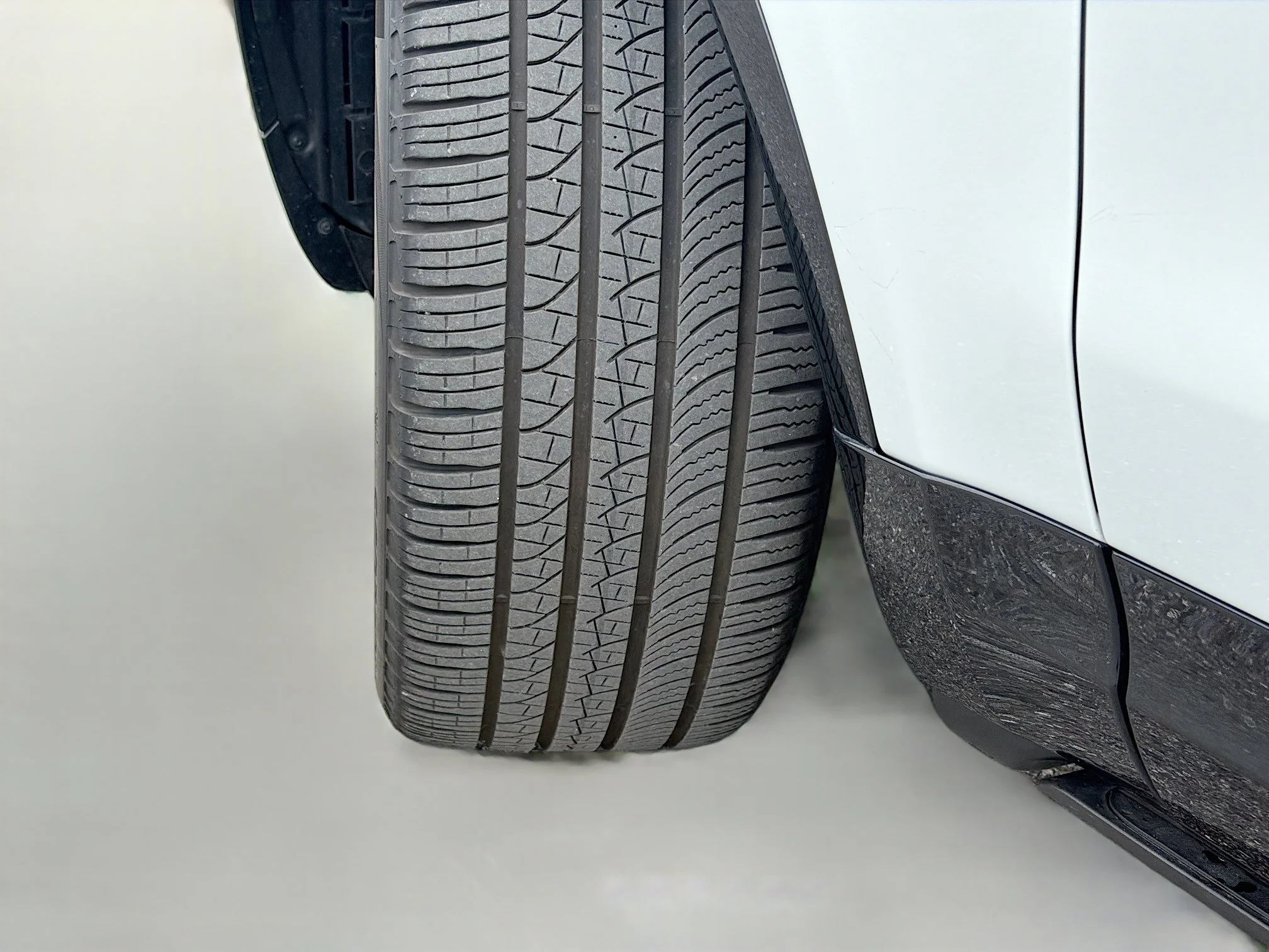 Certified Used 2025 Fuji White Land Rover Dynamic SE image 45