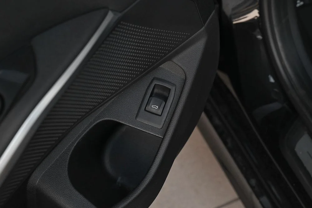Used 2019 Black BMW 330i image 30