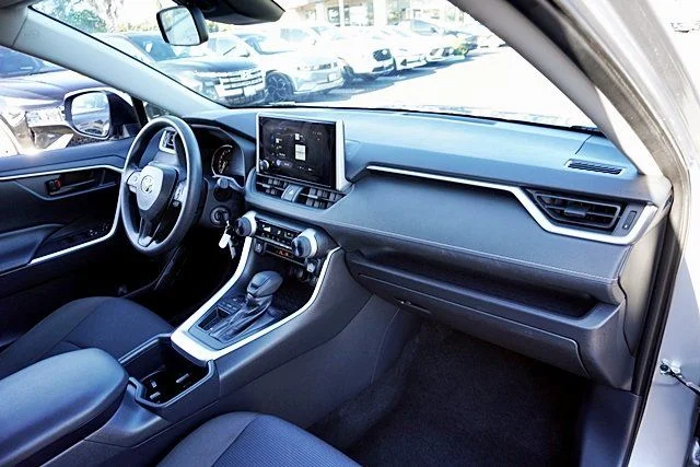 Used 2025 Silver Toyota LE image 9