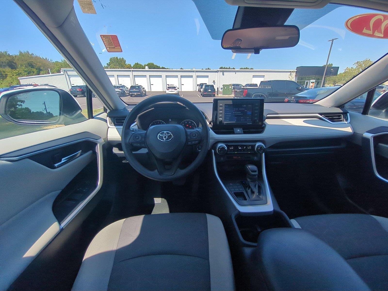 Used 2022 White TOYOTA  image 32