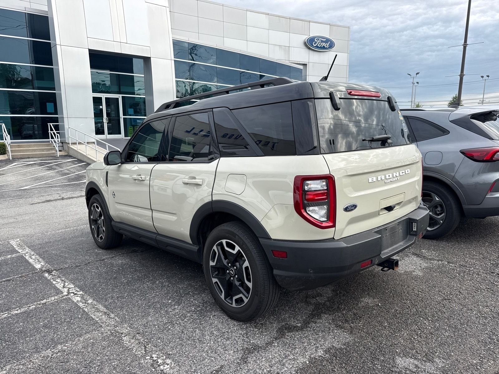 Used 2024 Desert Sand Ford Outer Banks image 3