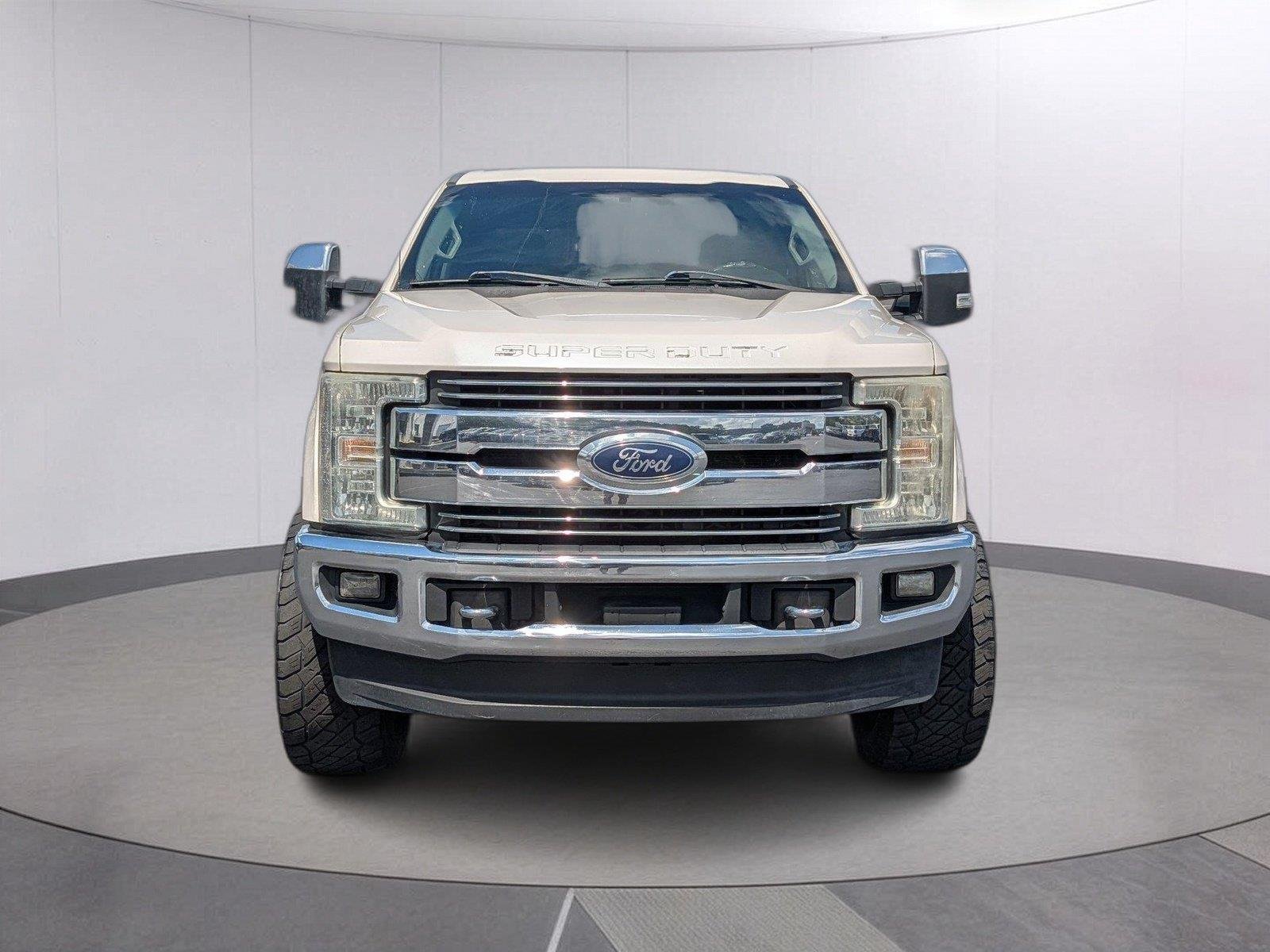 Used 2017 White Platinum Metallic Tri-Coat Ford Lariat image 9
