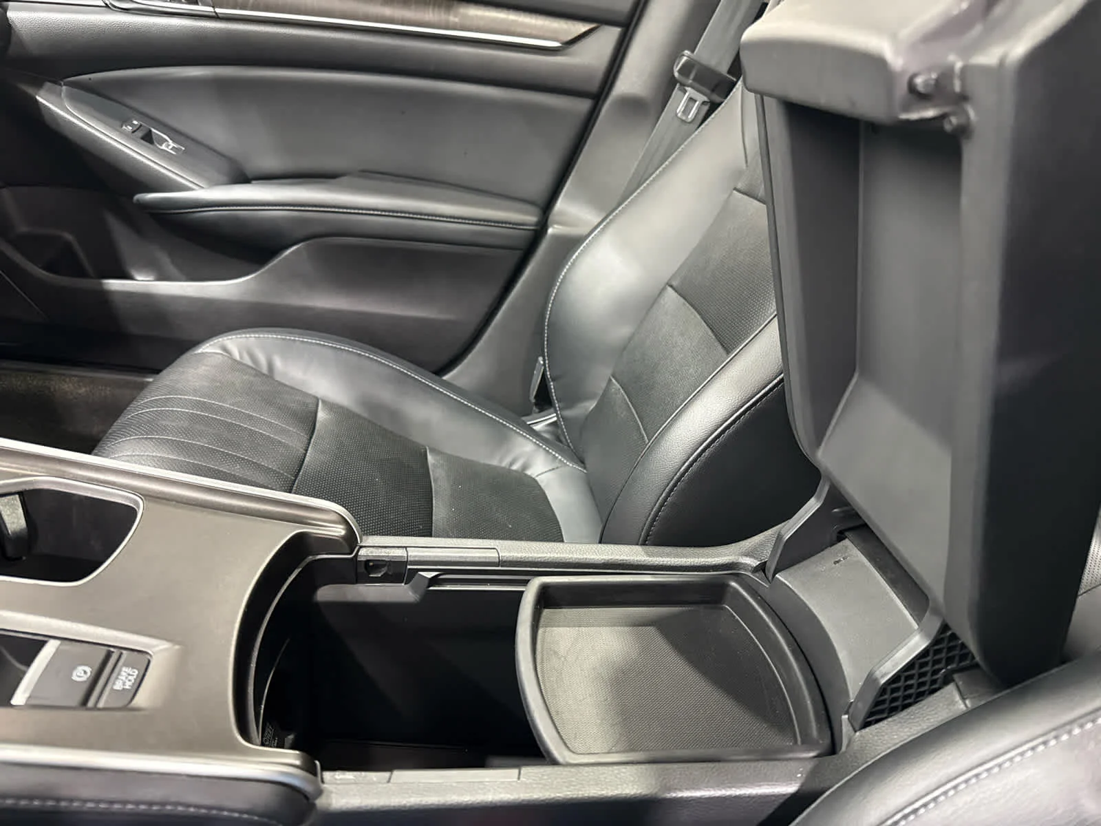 Used 2018 Black Honda EX-L image 21