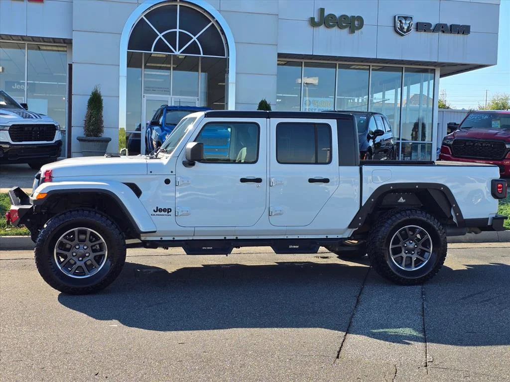 Used 2020 White Jeep Altitude image 21