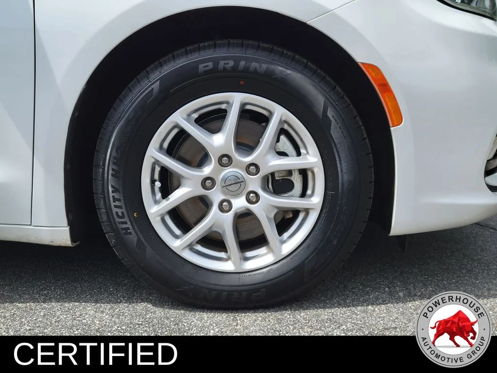 Used 2023 White Chrysler Touring L image 11