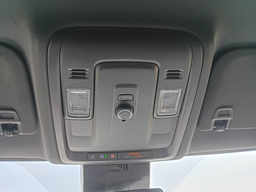 Used 2025 Gray Chevrolet Z71 image 35