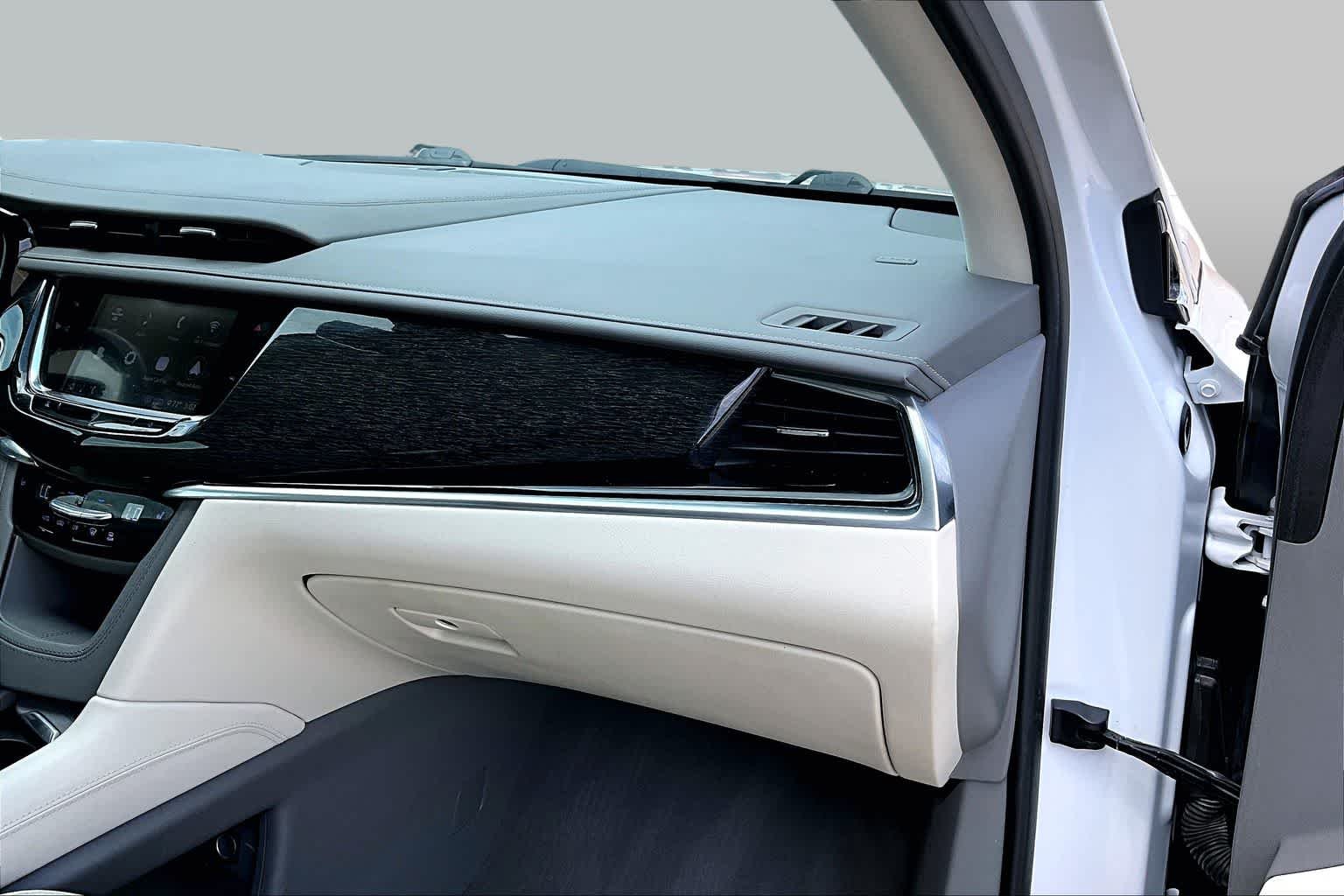 Used 2020 Crystal White Tricoat Cadillac FWD Premium Luxury image 17