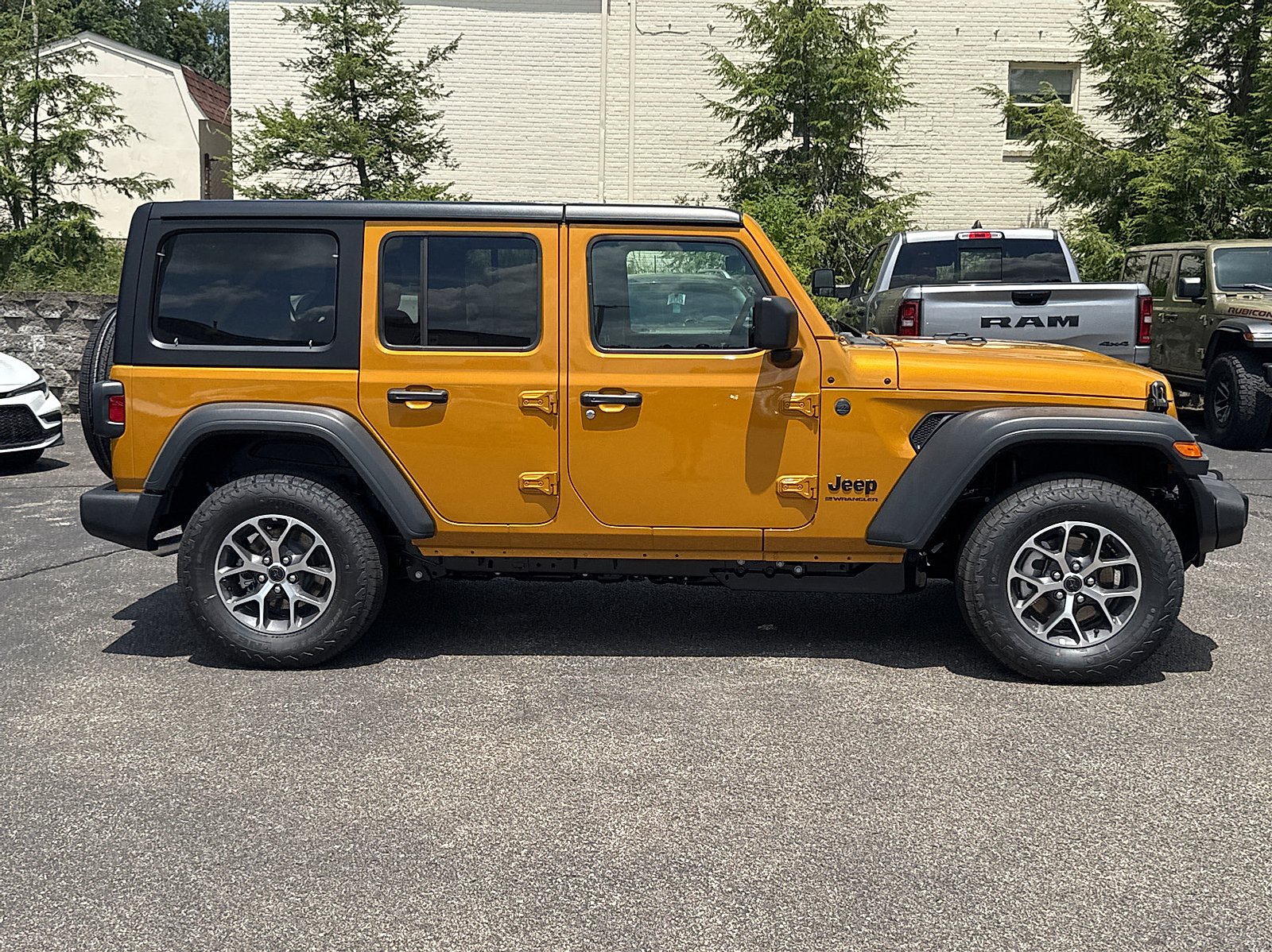 New 2026 Goldilocks Jeep 4-Door Sport S 4x4 image 7