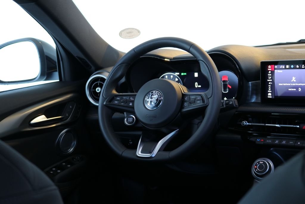 New 2025 Milano White Exterior Paint Alfa Romeo Base image 32