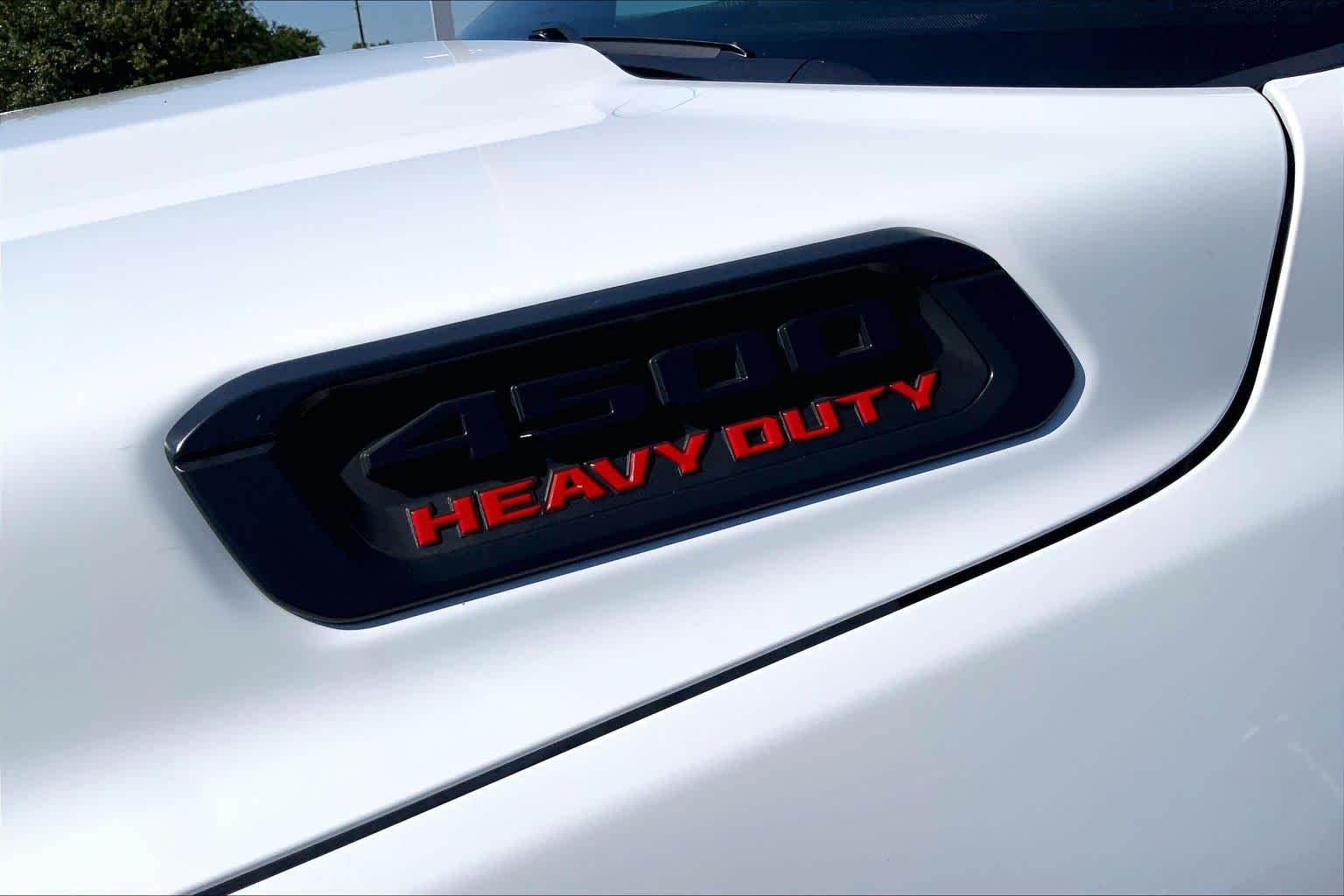 New 2026 Bright White Clear-Coat Exterior Paint RAM Tradesman image 15