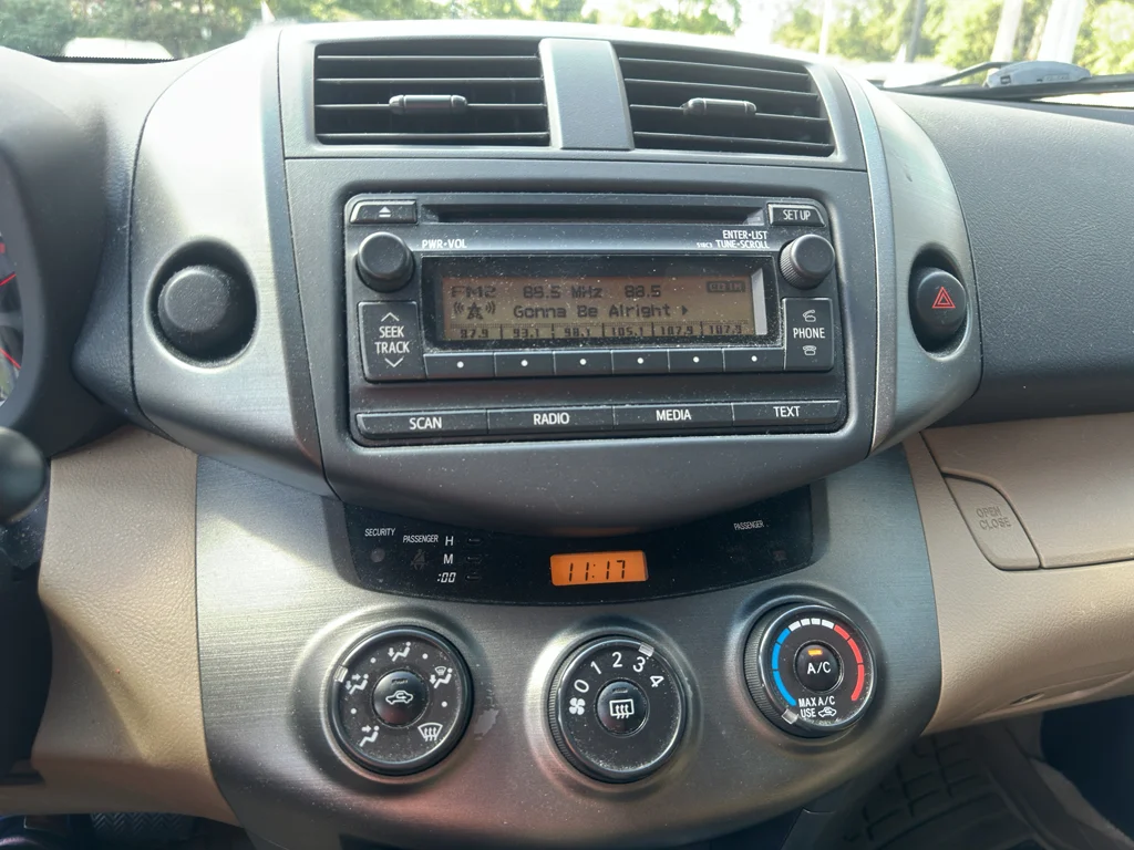 Used 2012 Pyrite Mica Toyota Base image 8