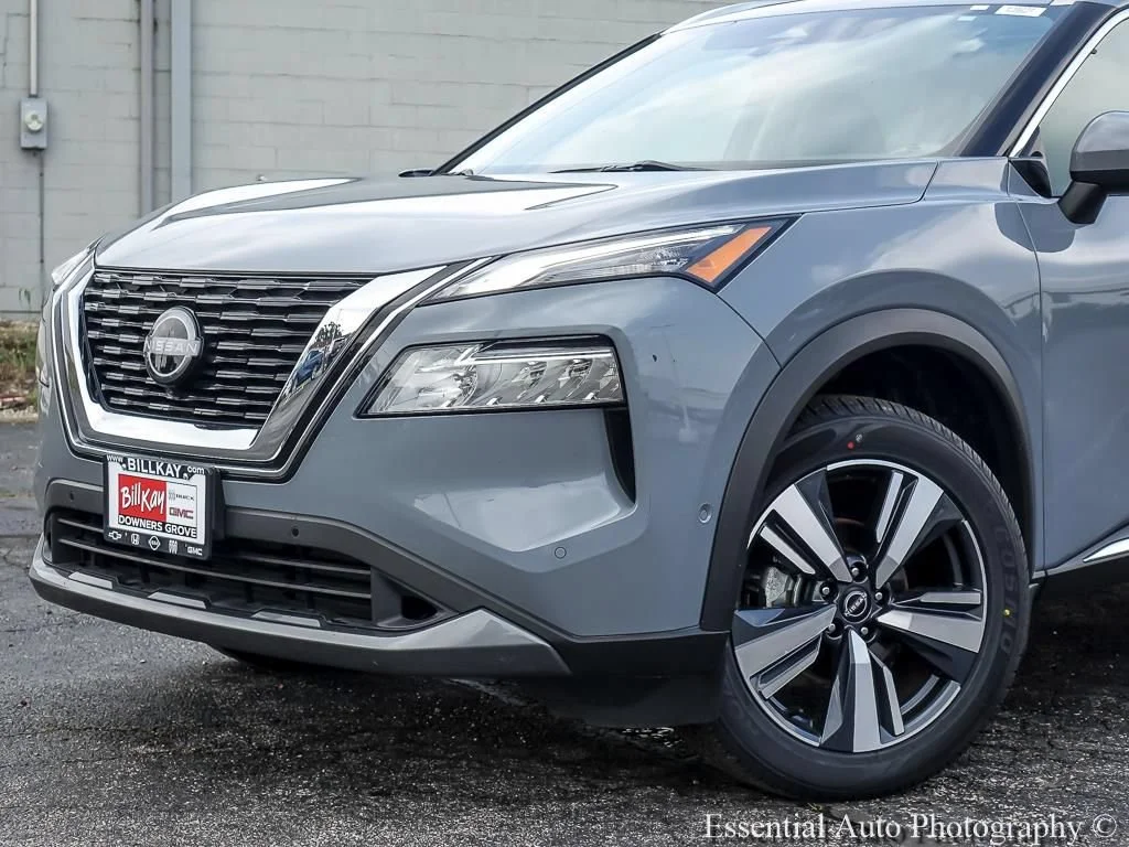 Used 2023 Gray Nissan SL FWD image 3