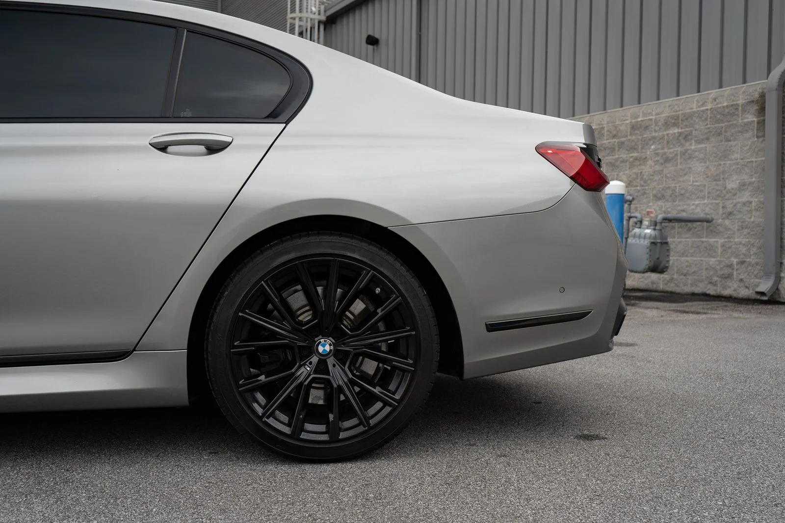 Used 2022 Gray BMW 750i xDrive image 14
