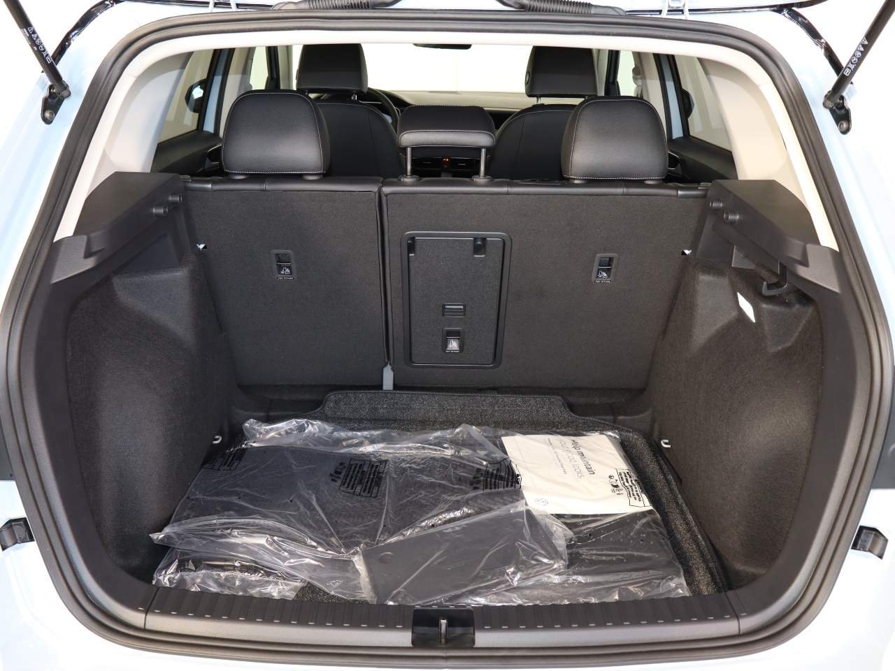 New 2026 MONUMENT GRAY W Volkswagen SE Black image 16