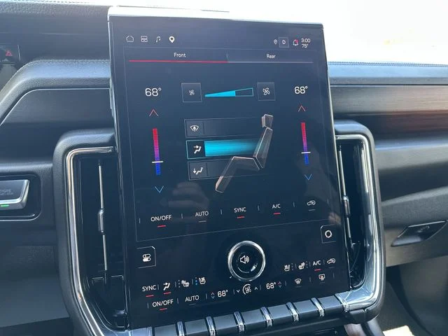 Used 2025 Silver GMC Denali image 18