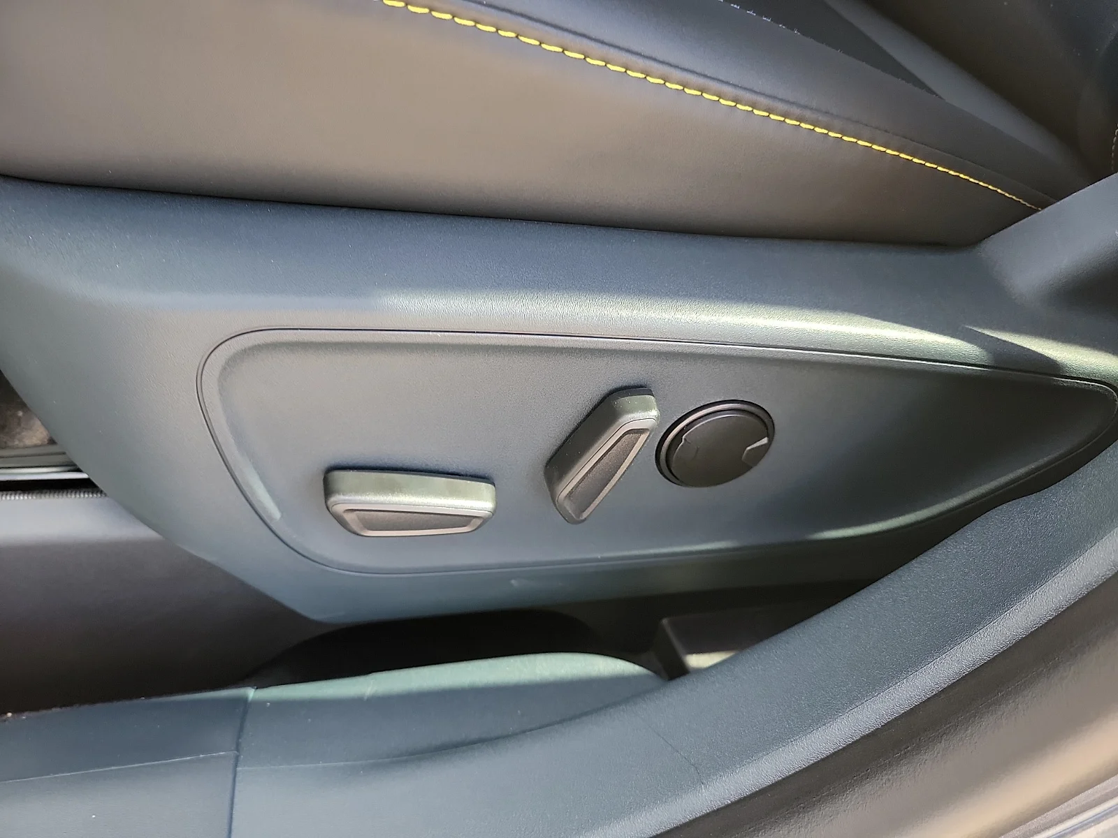 New 2026 Carbonized Gray Metallic Ford Lobo image 13