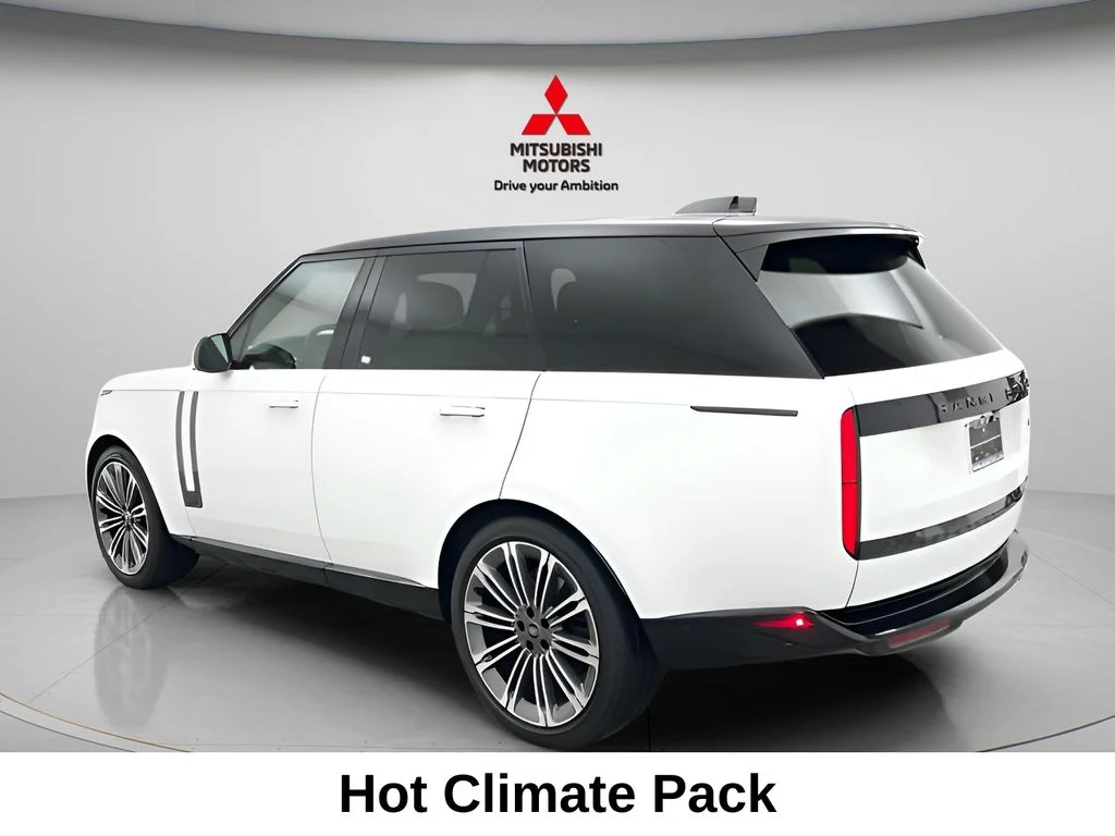 Used 2023 Fuji White Land Rover SE image 6