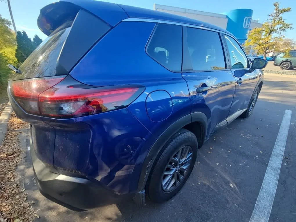 Used 2021 Caspian Blue Metallic Nissan S image 4