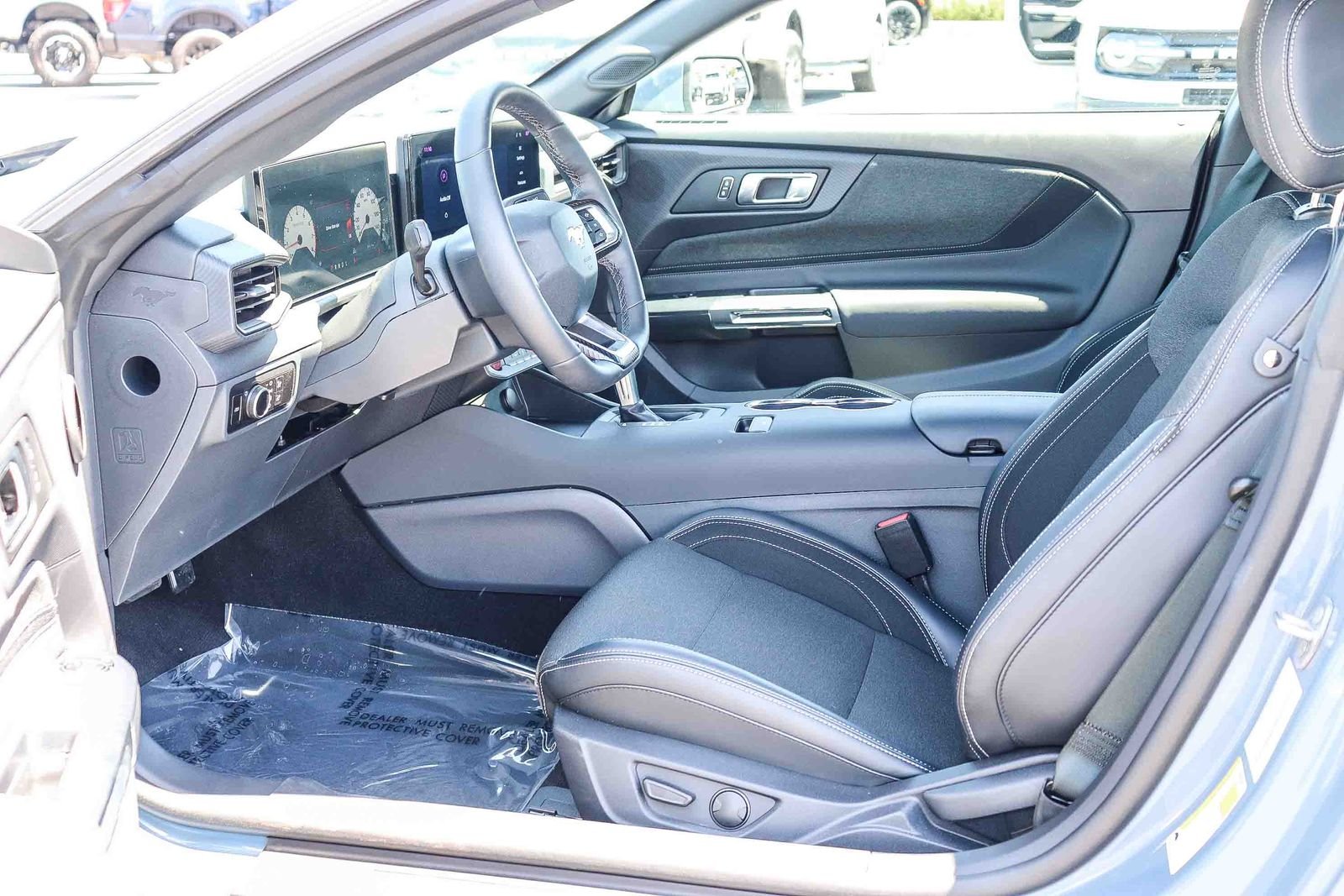 2026 Ford Mustang EcoBoost - Photo 17